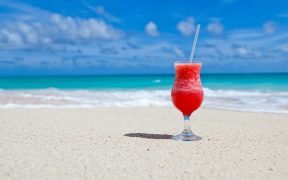 cocktail in spiaggia ferragosto