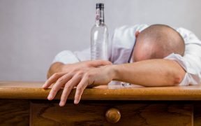 alcol, alcolismo